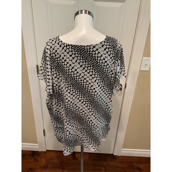 Michael Kors Black White Floral Flutter Sleeve V-Neck Top, Size 2X Plus - Picture 4 of 5